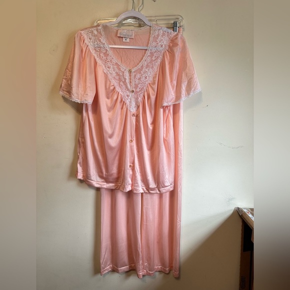 Vanity Fair Vintage 2 Pc Nylon Pajama Set Light Pink‎ Size Medium Lace Button Up - Picture 1 of 5